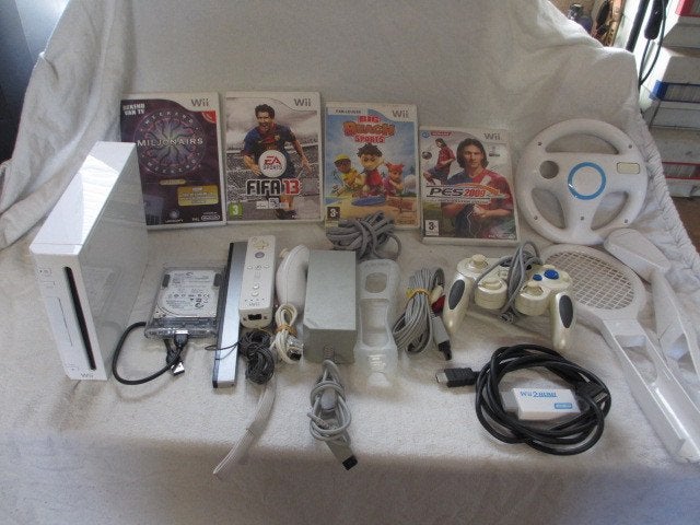 Wii compleet met 3500 games, Ophalen of Verzenden, Zo goed als nieuw, Met 2 controllers, Met games