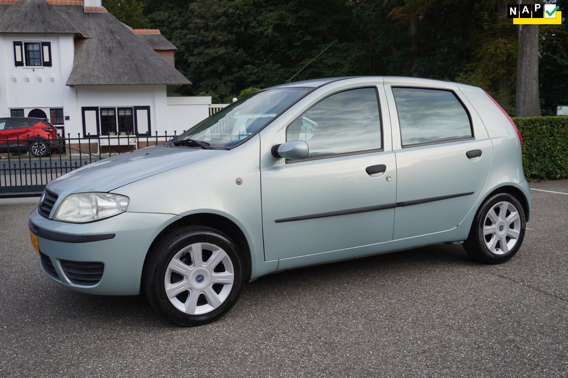 Fiat Punto 1.4-16V Young 5 Drs Airco Cruise Trekhaak, Auto's, Voorwielaandrijving, 400 kg, Elektrische ramen, Origineel Nederlands