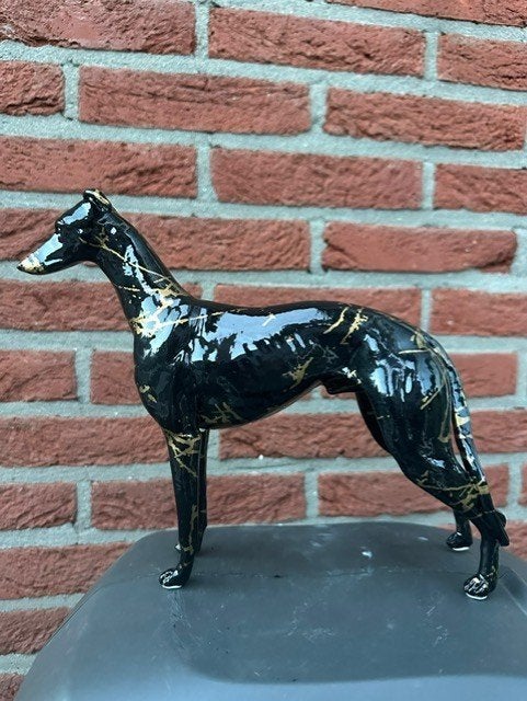 windhond whippet greyhound zwart  gemarmerd street a, Ophalen of Verzenden