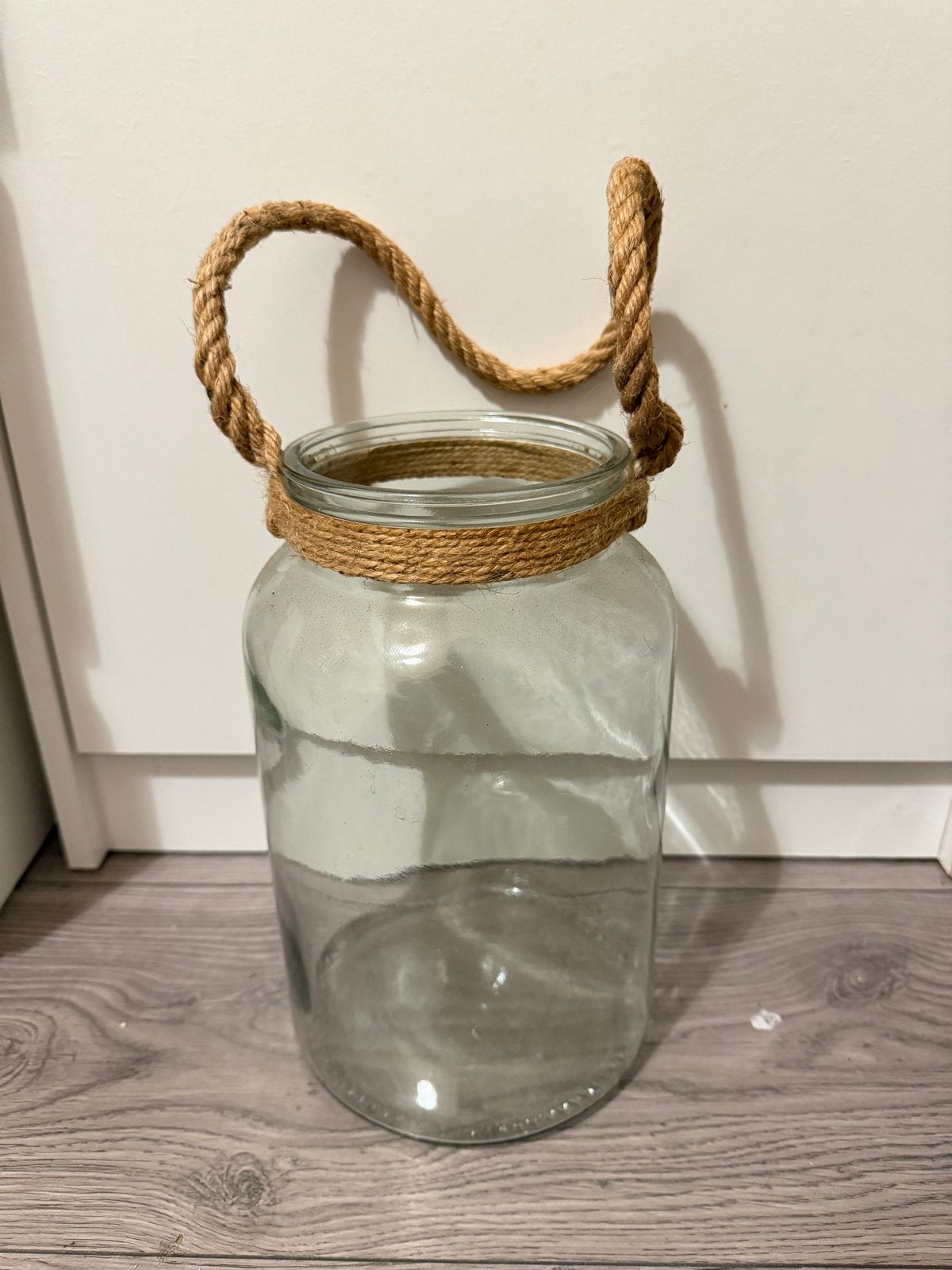 Glazen vaas/windlicht met touw voor kaarsen, Ophalen of Verzenden, Gebruikt, Glas, Windlicht