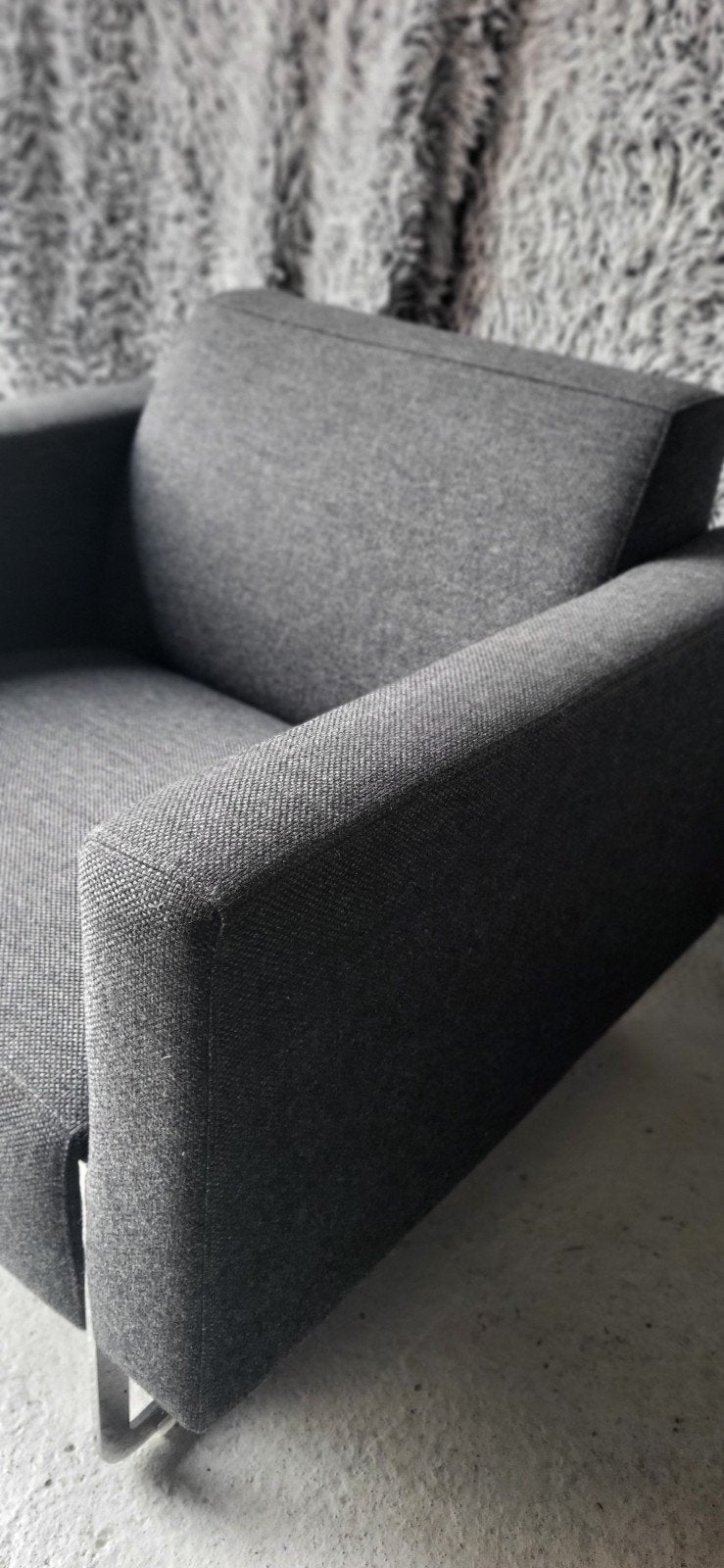 Te koop Artifort Mare fauteuil donker grijs stof, Huis en Inrichting, Ophalen, Gebruikt, 75 tot 100 cm, Stof