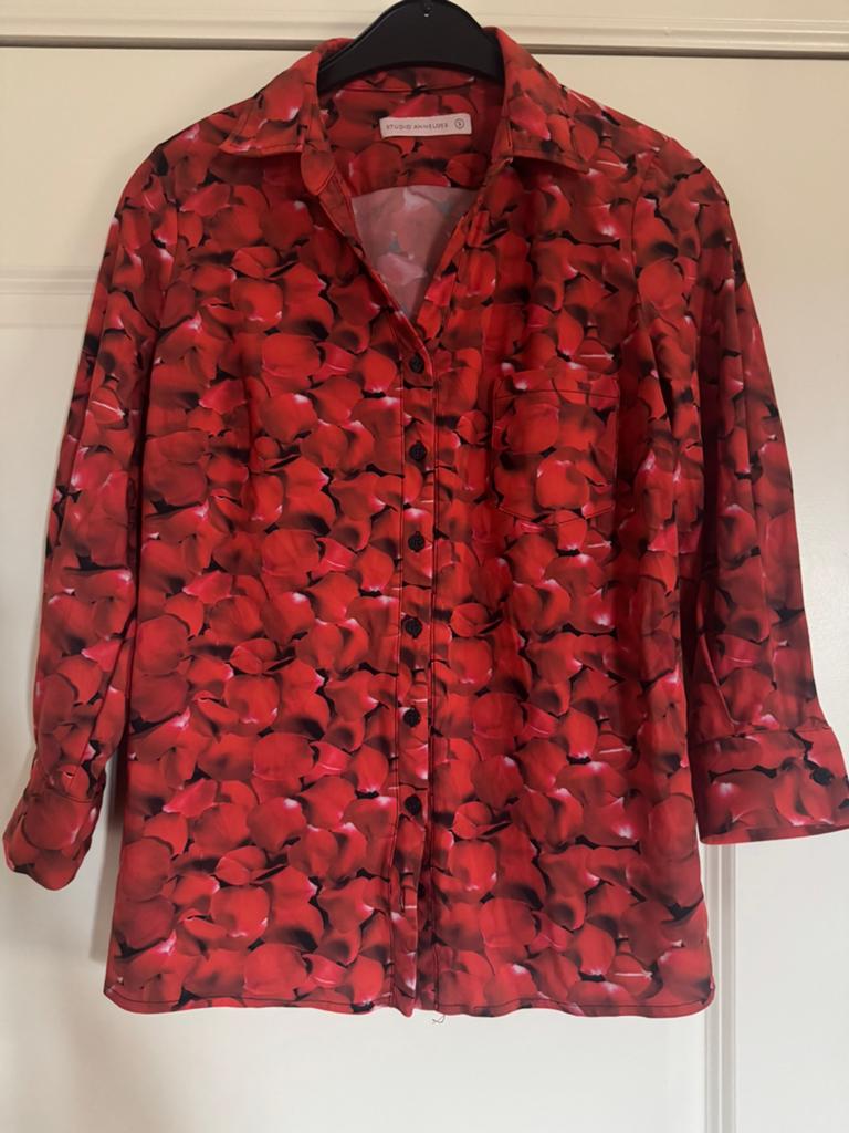 Studio Anneloes blouse rode bloemen travelstof maat S, Kleding | Dames, Blouses en Tunieken, Ophalen of Verzenden, Nieuw, Maat 36 (S)