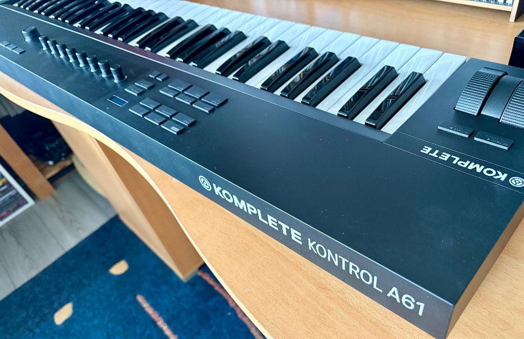 Komplete Kontrol A61 USB Midi keyboard 61 keys, Muziek en Instrumenten, Ophalen, Zo goed als nieuw