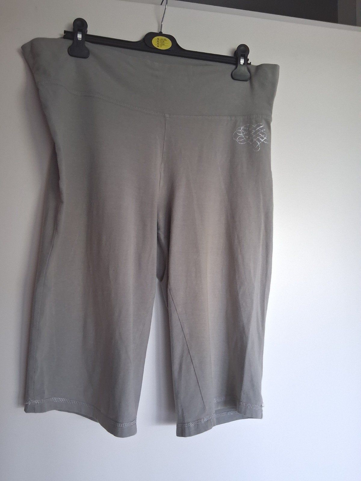 Dames broek tricot over de knie 44, Beige, Maat 42/44 (L), Ophalen of Verzenden, Zo goed als nieuw