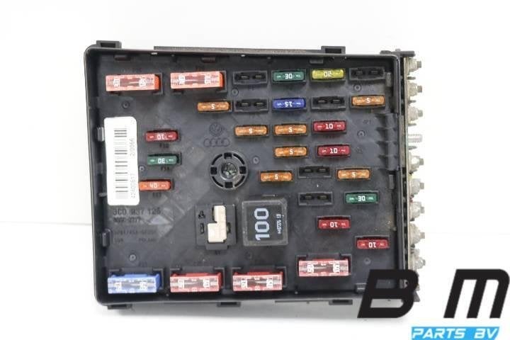 Zekeringkast in motorruimte VW Passat B6 Variant 3C0937125, Gebruikt