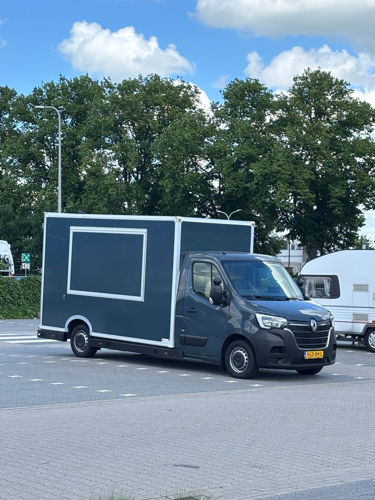 Renault Master Foodtruck, Ophalen