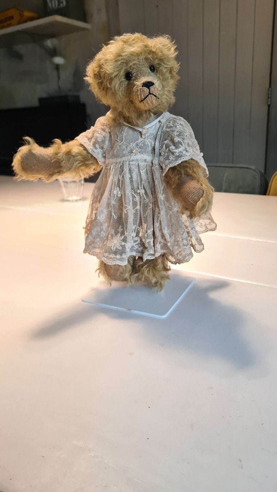 H.M. Bears Handgemaakte Nostalgische Beer met Kanten Jurk, Verzamelen, Ophalen of Verzenden, Zo goed als nieuw, Stoffen beer, Overige merken