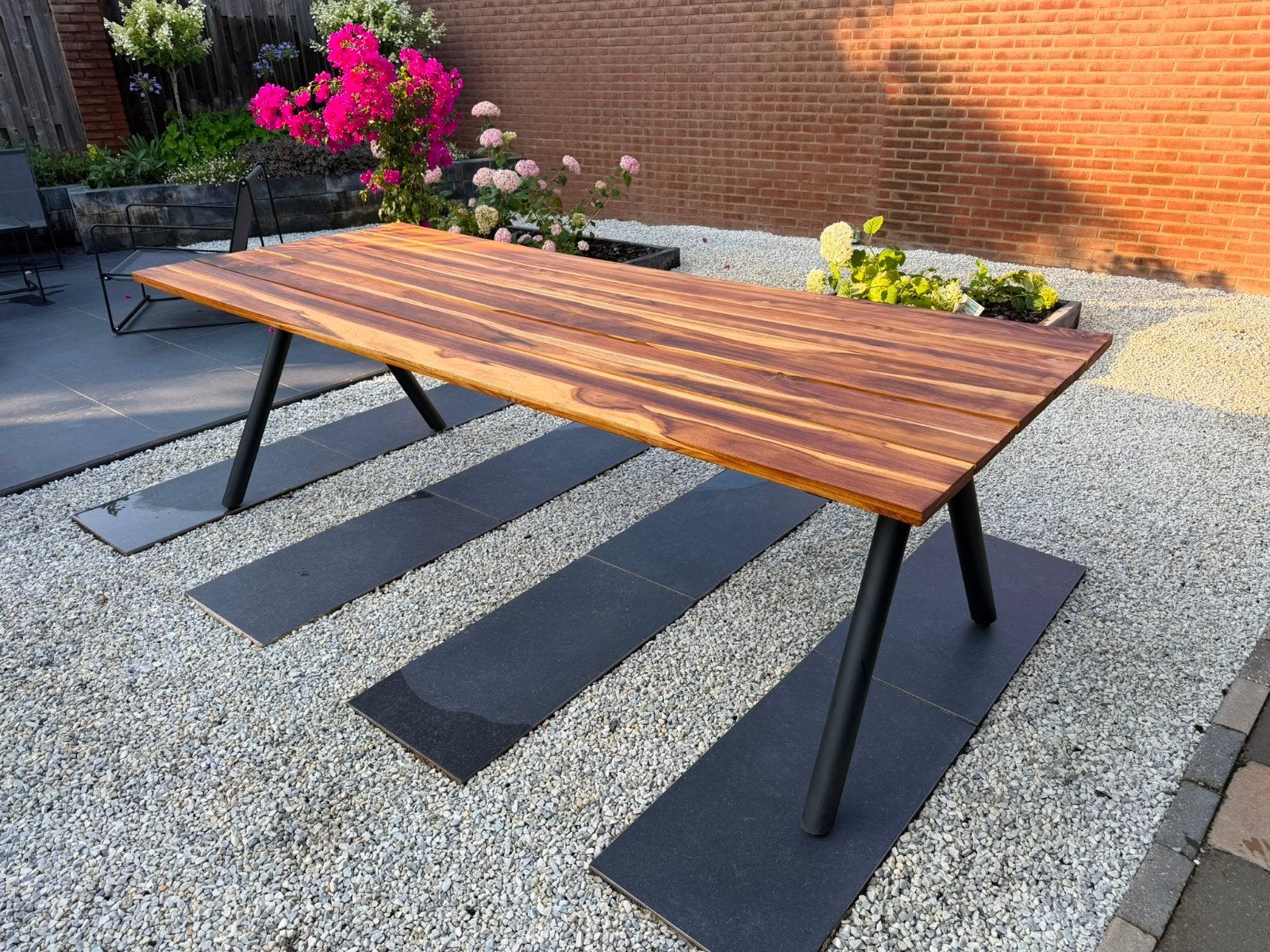 Robuuste houten tuintafel met metalen onderstel, Ophalen, Nieuw, Rechthoekig, Teakhout