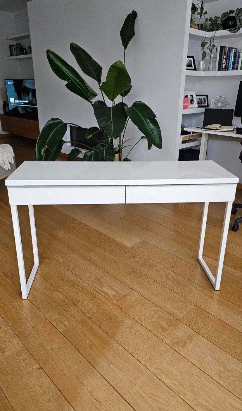 Prachtig bureel IKEA BESTÅ BURS bureau met 2 lades in zeer, Ophalen, Zo goed als nieuw