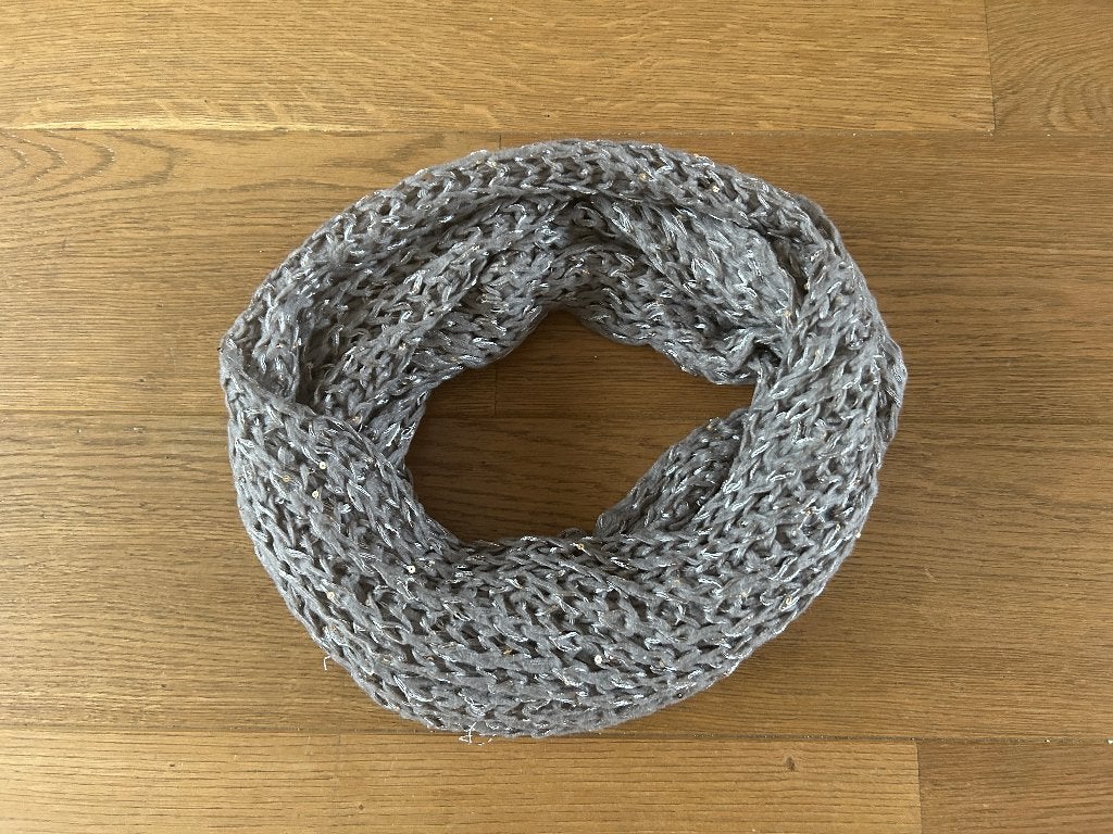 Mooie loop sjaal / col met kleine pailletjes, Ophalen of Verzenden, Zo goed als nieuw, Sjaal