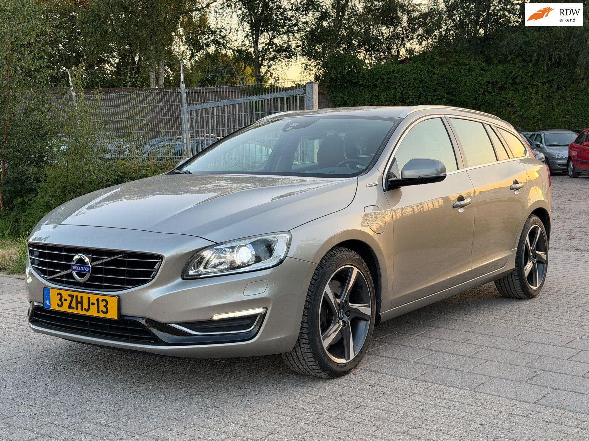 Volvo V60 2.4 D6 AWD Plug-In Hybrid Summum Aut Airco Cruise, Automaat, Vierwielaandrijving, 11 kWh, Automatische klimaatregeling