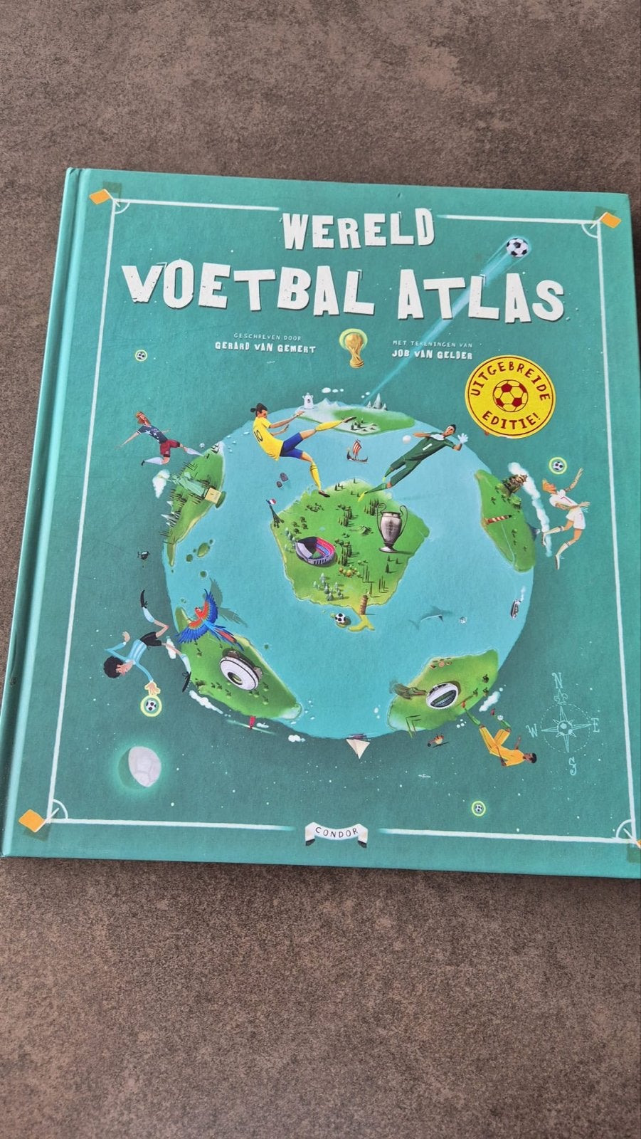 Wereld Voetbal Atlas - Uitgebreide Editie, Boeken, Ophalen of Verzenden, Zo goed als nieuw, Balsport