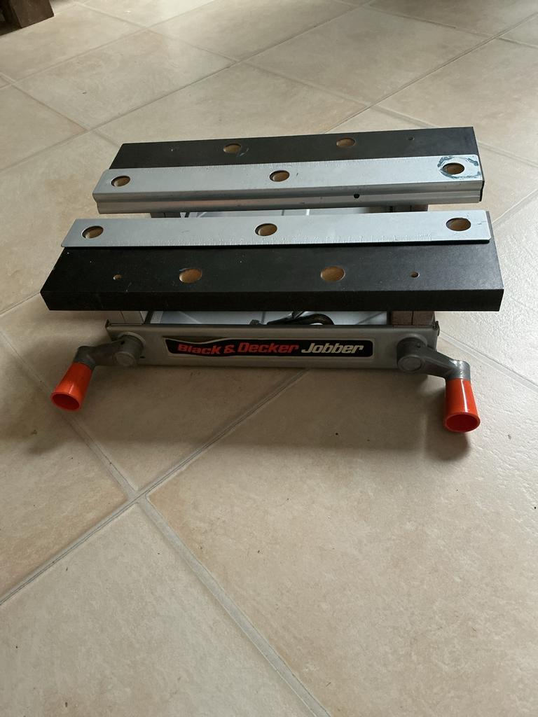 Black & Decker Jobber werkbank, Ophalen, Gebruikt, Minder dan 70 cm, Bankschroef