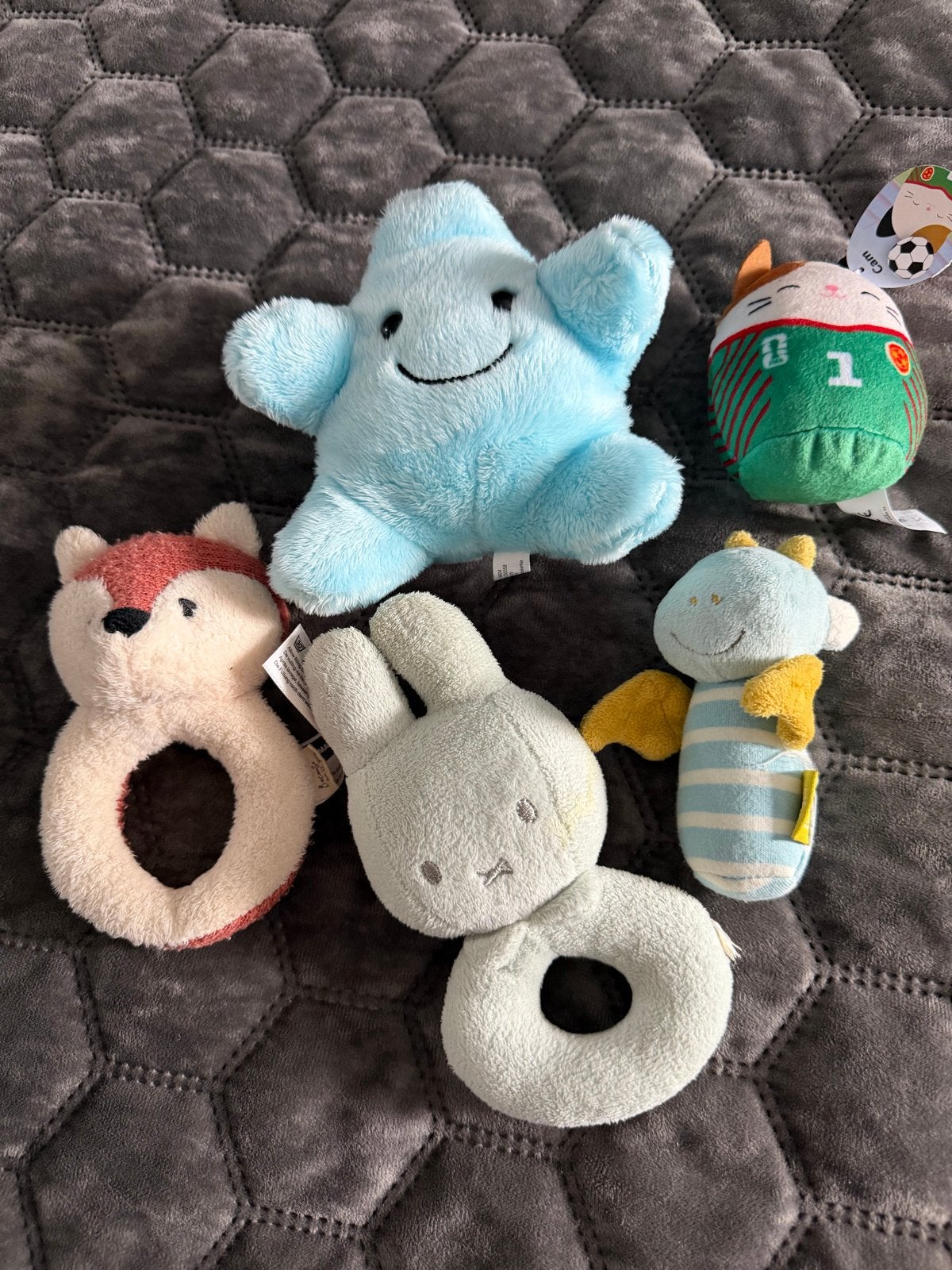 Leuke knuffels en rammelaars voor baby's en peuters, Gebruikt, Overige karakters, Blauw, Ophalen of Verzenden