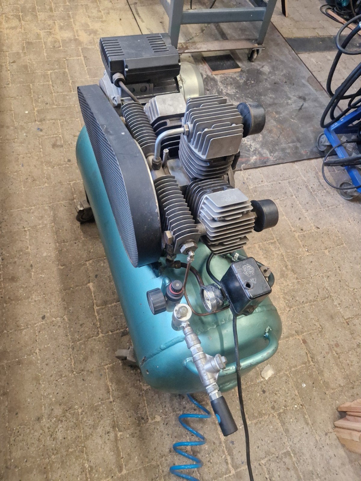 Gebruikte compressor 10 bar - In goede staat, Doe-het-zelf en Verbouw, Compressors, Ophalen of Verzenden, Gebruikt, 10 bar of meer