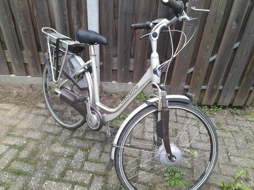 Te koop bieden elektrische dames fiets 28 inch gazelle, Ophalen, Gebruikt, Versnellingen, 56 cm of meer