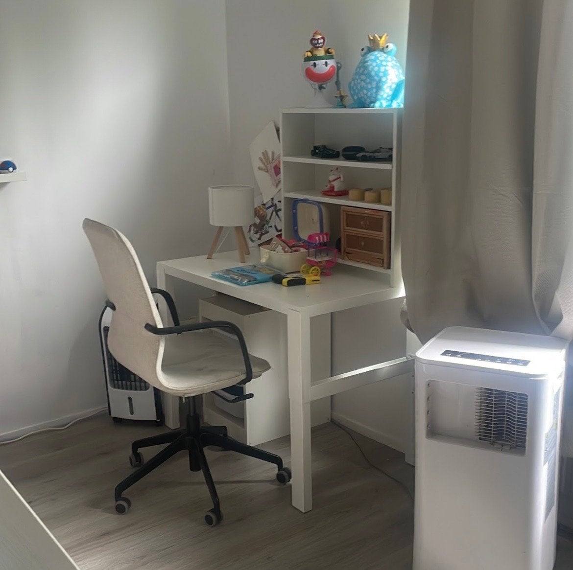 IKEA Pahl bureau met bovendeel en Sibben kinderstoel, Ophalen, Gebruikt, Kinderbureau, In hoogte verstelbaar