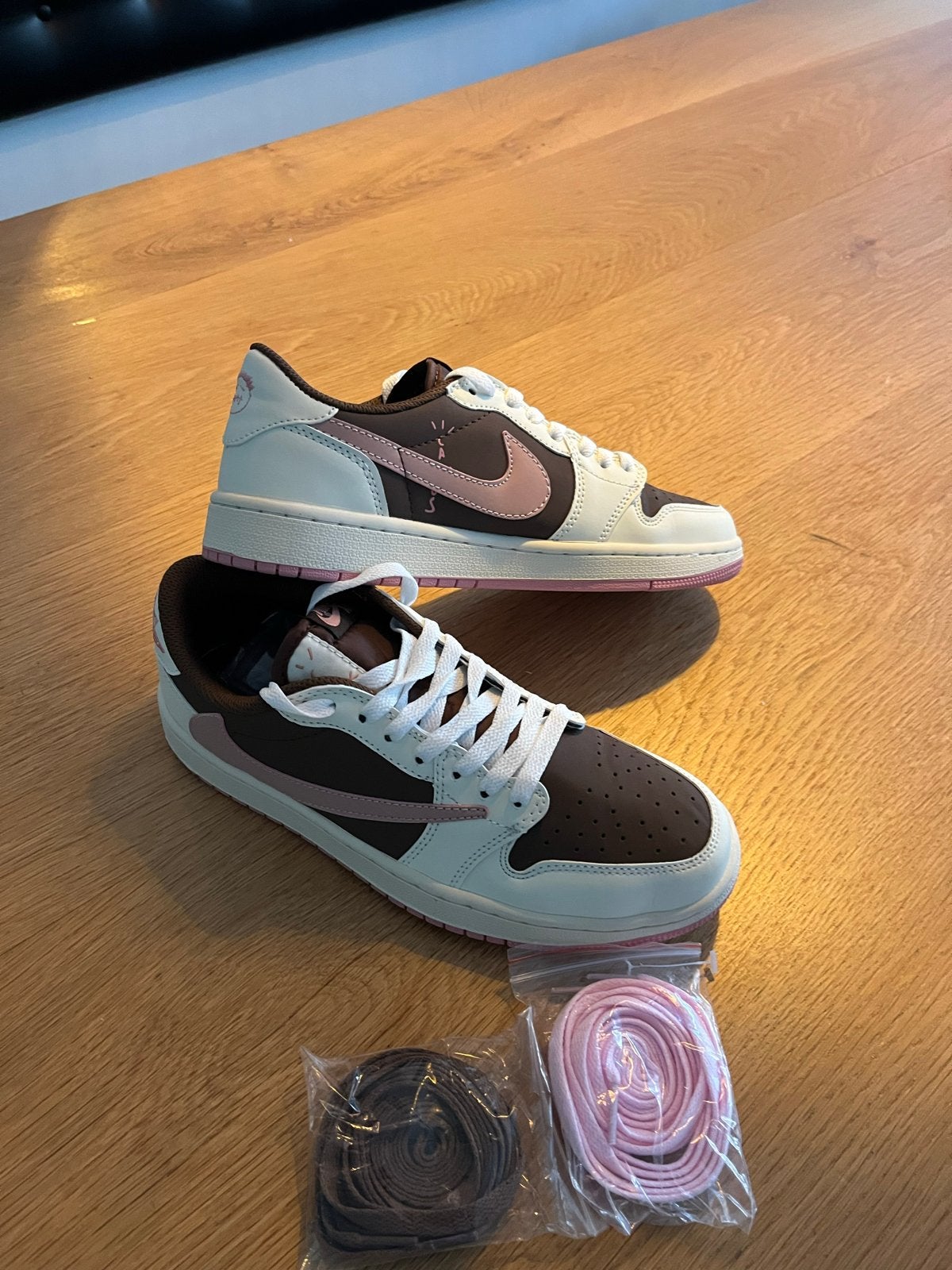 Nike Air Jordan 1 Low maat 41 Travis Scott Pink Oxford, Bruin, Nieuw, Ophalen of Verzenden, Sneakers of Gympen
