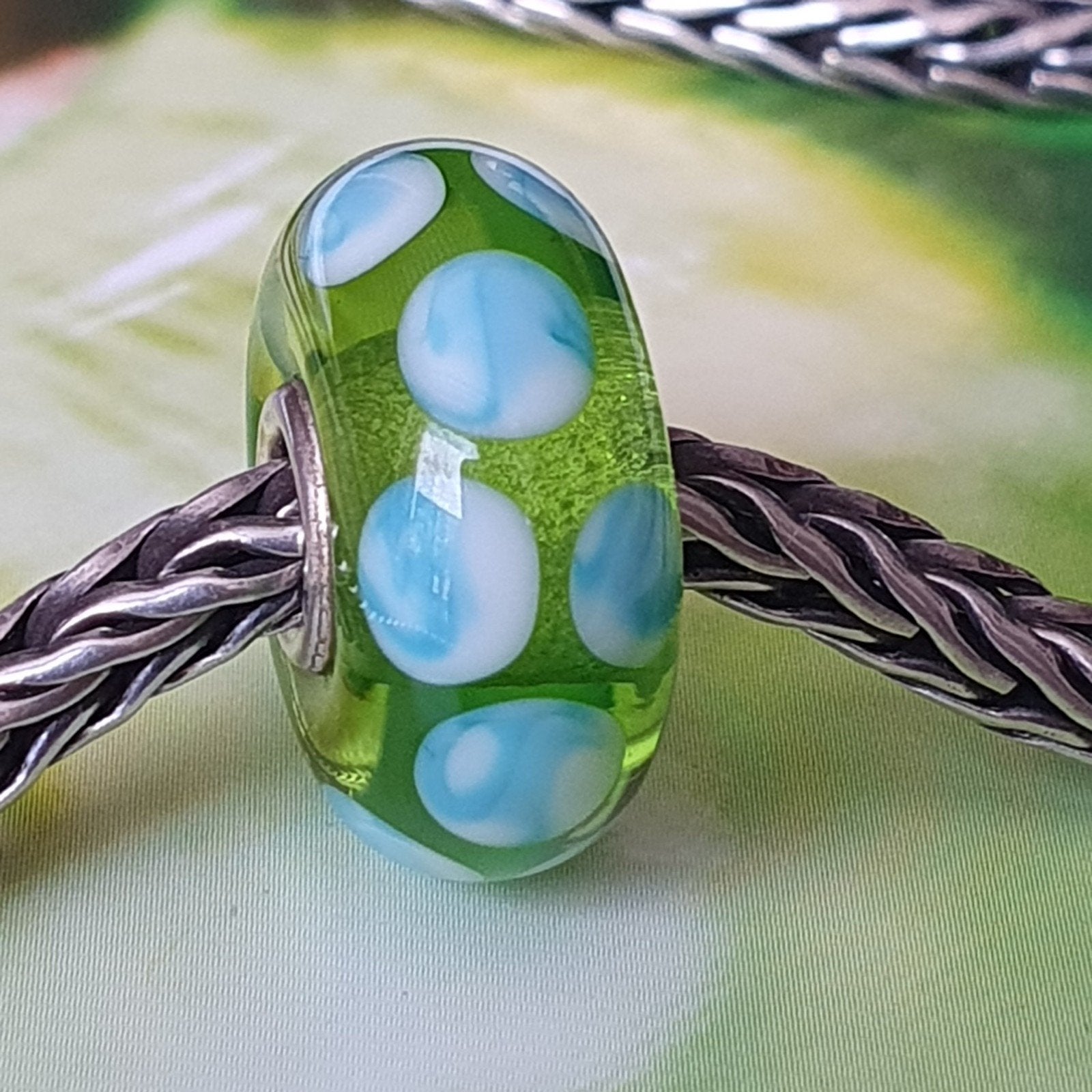Turquoise Groene Stippen Kraal Van Trollbeads, Sieraden, Tassen en Uiterlijk, Bedels, Glas of Kristal, Ophalen of Verzenden, Zo goed als nieuw