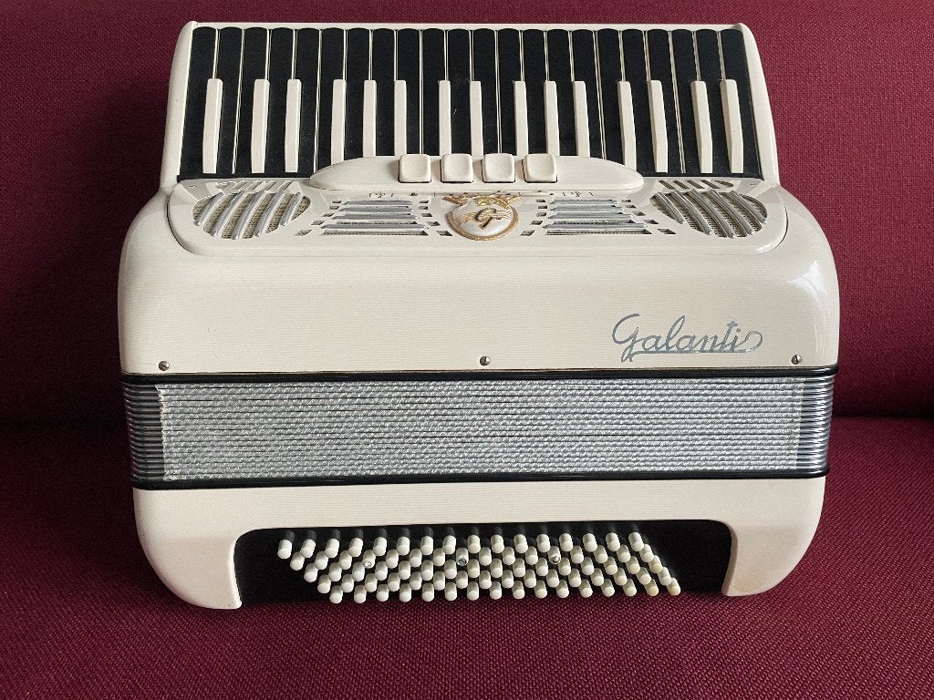 Italiaanse Galanti accordeon.Jubileum model . 80 bas .Mooi., Muziek en Instrumenten, Overige merken, Gebruikt, 80-bas, Met koffer