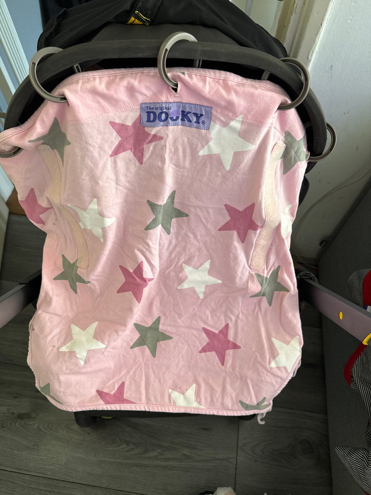 Dooky zonnescherm roze met sterren voor kinderwagen/maxi-cos, Ophalen of Verzenden, Gebruikt