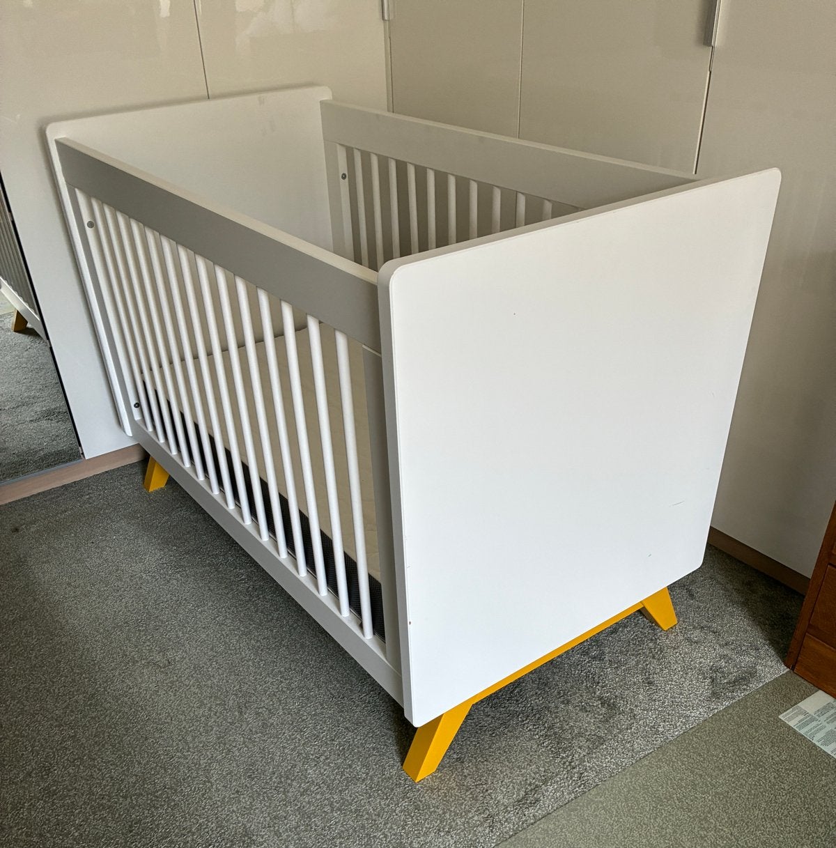 Bopita Ledikant (Wit met Okergeel) + IKEA HIMLAVALV Matras, Ophalen, Gebruikt, Ledikant