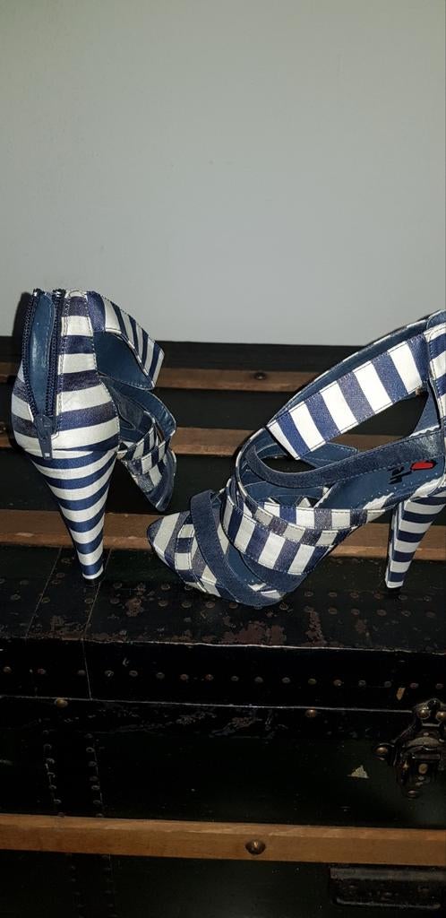 Killah high heels pumps maat 38 - zo goed als nieuw, Kleding | Dames, Pumps, Blauw, Killah, Ophalen of Verzenden