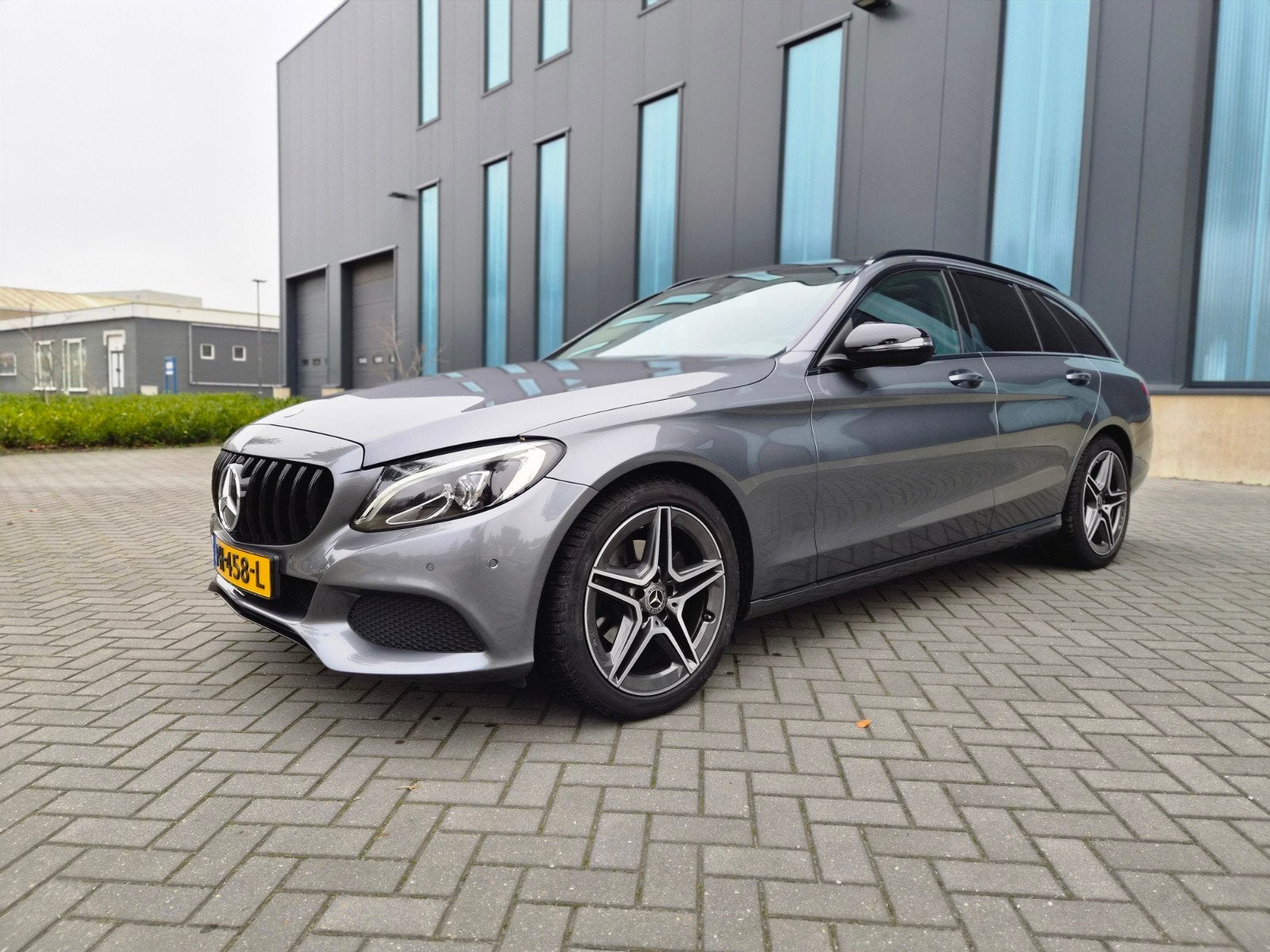 Mercedes-Benz C-Klasse C180 1.6 115KW Aut7 Estate 2017 Grijs, Automaat, Achterwielaandrijving, 1800 kg, Zwart