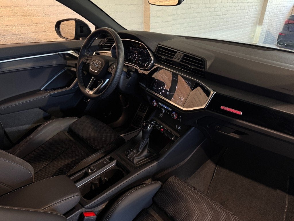 Audi Q3 SPORTBACK 45 TFSIe S-Line Black Edition Stoelv Sonos, Automaat, Gebruikt, 4 cilinders, Met garantie (alle)