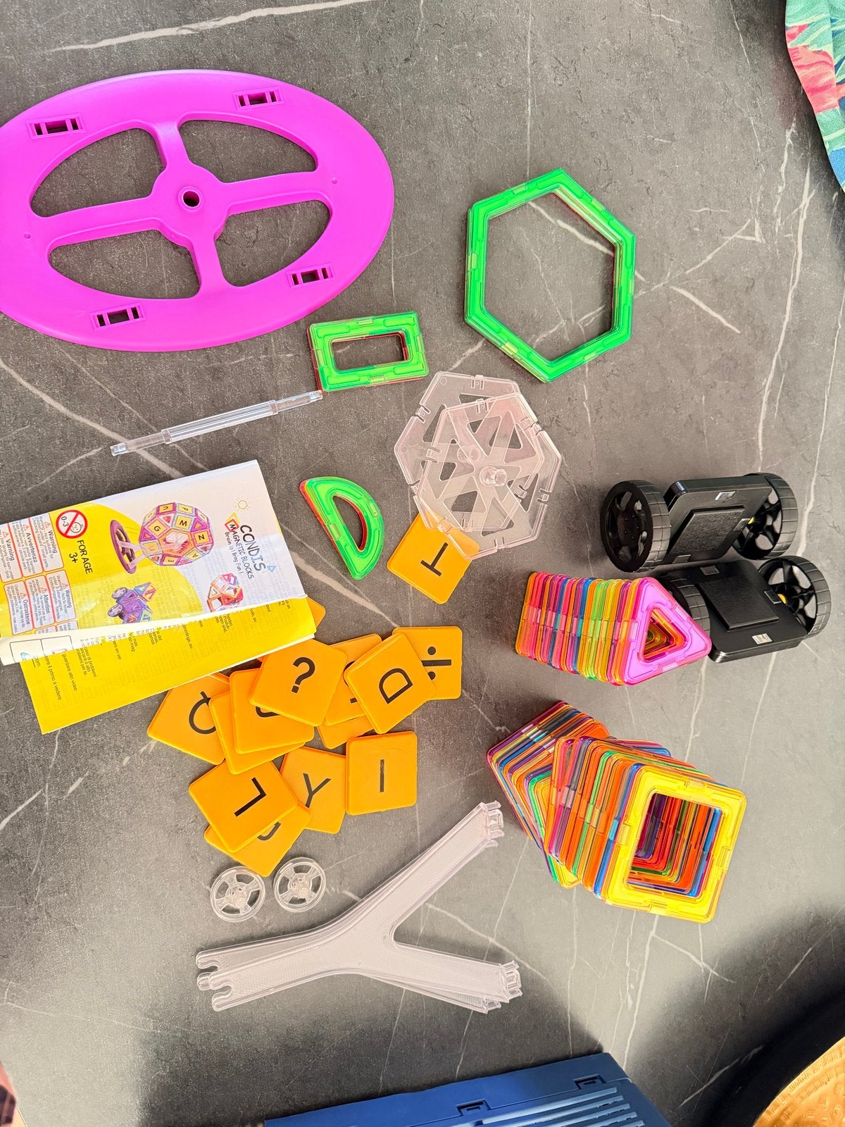 Condis Magnetische Bouwblokken met Letters en Cijfers, Kinderen en Baby's, Speelgoed | Bouwstenen, Ophalen of Verzenden, Zo goed als nieuw