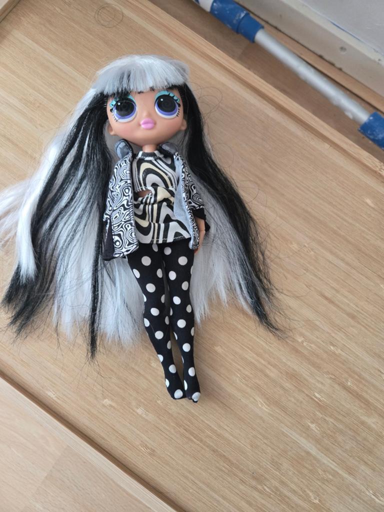 LOL OMG pop Groovy babe, met zwart-wit haar - incompleet, Ophalen of Verzenden, Gebruikt, Overige typen