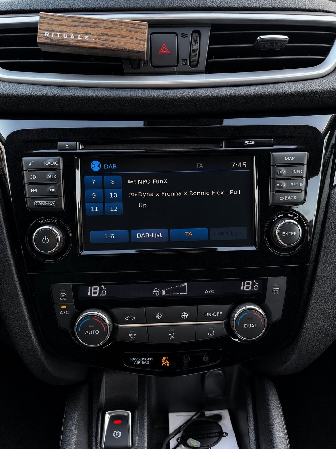 Autoradio Nissan Qashqai J11 2016, Auto diversen, Autoradio's, Ophalen of Verzenden, Zo goed als nieuw