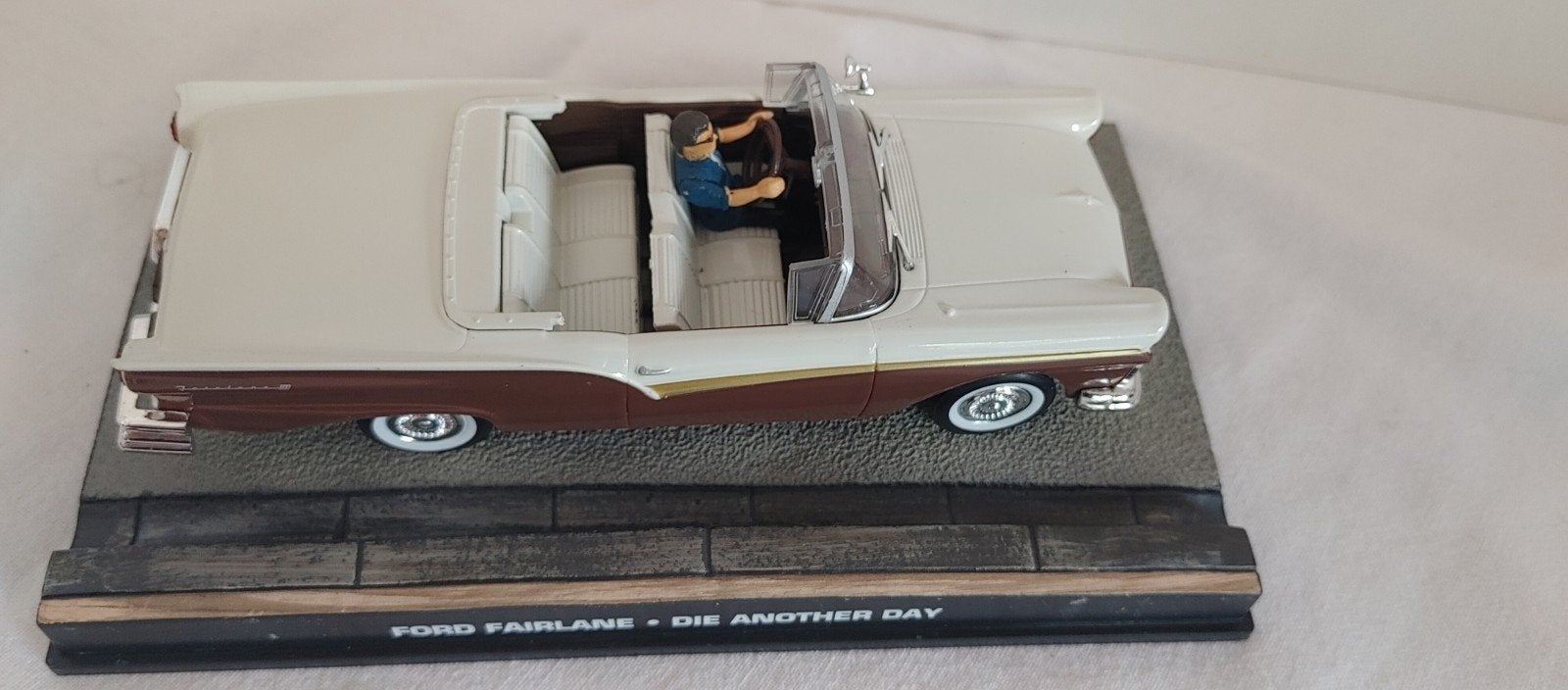 James bond Collection 1:43 ford fairlane convertible, Verzenden, Zo goed als nieuw, Auto, Overige merken