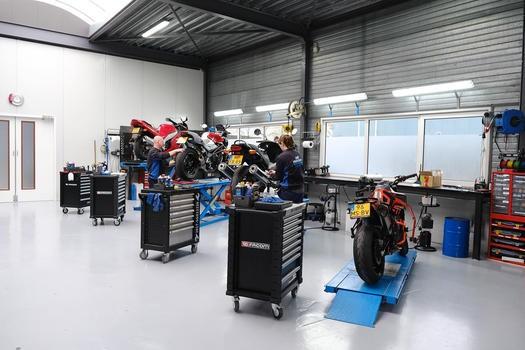 KTM 690 DUKE (bj 2017), E 3
A-5230  MATTIGHOFEN, AT, Bedrijf, Super Sport, KTM Sportmotorcycle Ned B.V.
