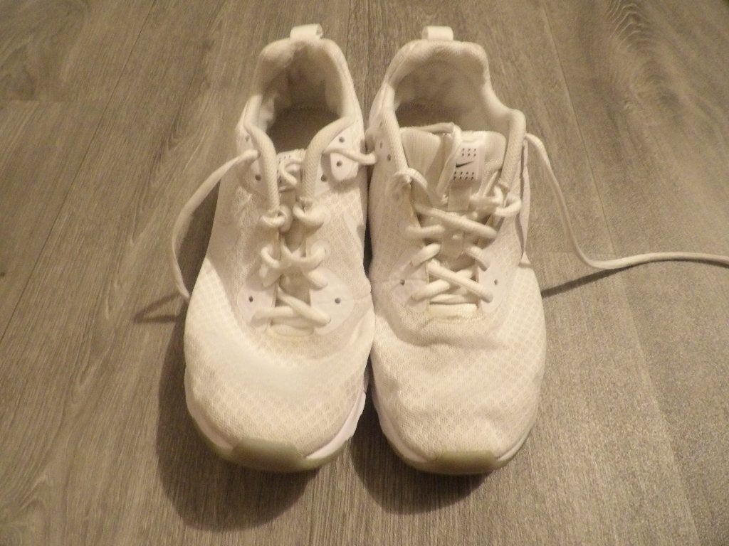 1 paar witte heren NIKE sport schoenen met veters maat 41, Nike, Ophalen of Verzenden, Zo goed als nieuw, Wit