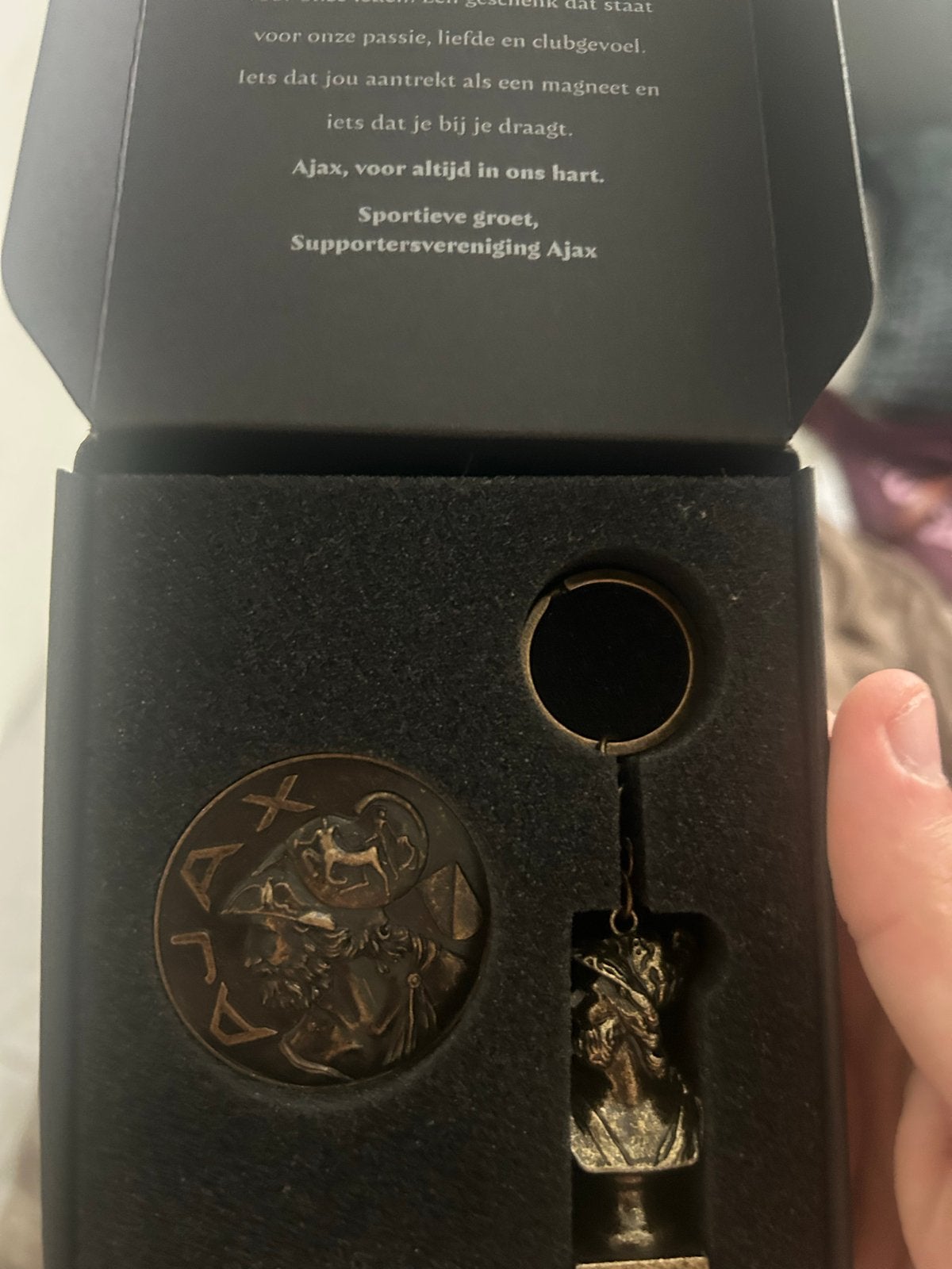 Ajax Supportersvereniging Medaille & Sleutelhanger Set, Verzamelen, Sportartikelen en Voetbal, Ophalen of Verzenden, Nieuw, Ajax