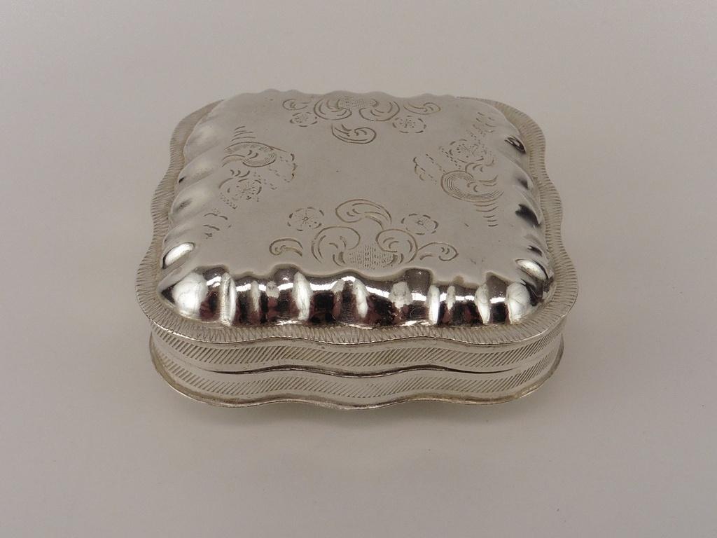 Zilveren pillendoosje                                    Z17, Antiek en Kunst, Ophalen of Verzenden, Zilver