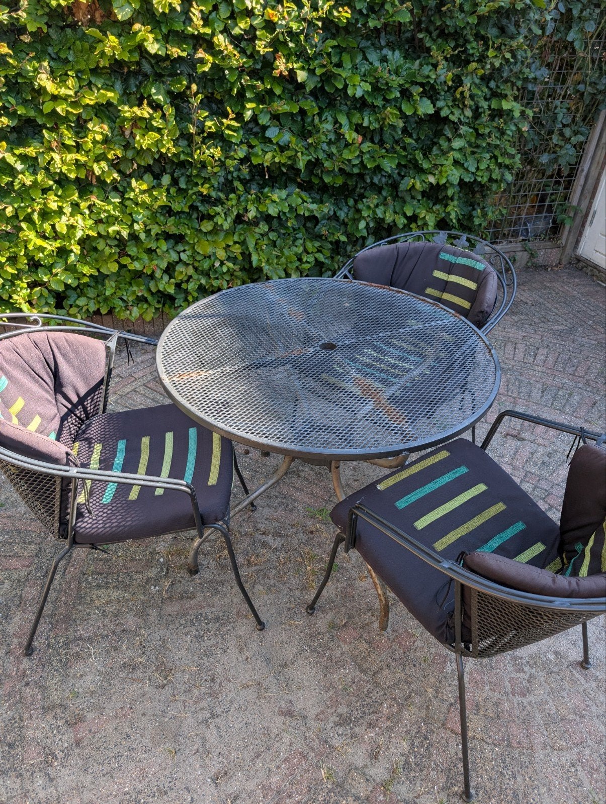 Metalen tuinset met 3 stoelen en ronde tafel, antraciet., Tuin en Terras, Ophalen, Overige materialen, Gebruikt, 3 zitplaatsen