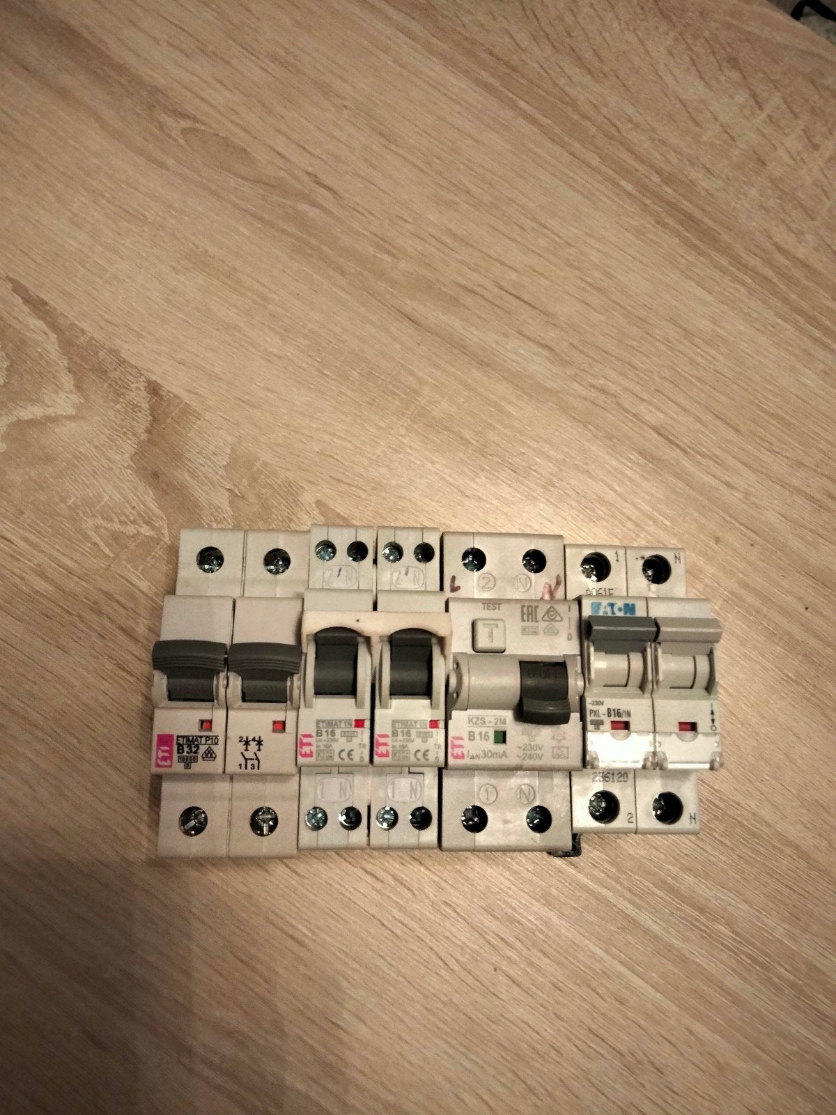 Diverse automaten voor huisinstallatie (Eaton, Etimat), Ophalen of Verzenden, Gebruikt, Eaton, Installatieautomaat