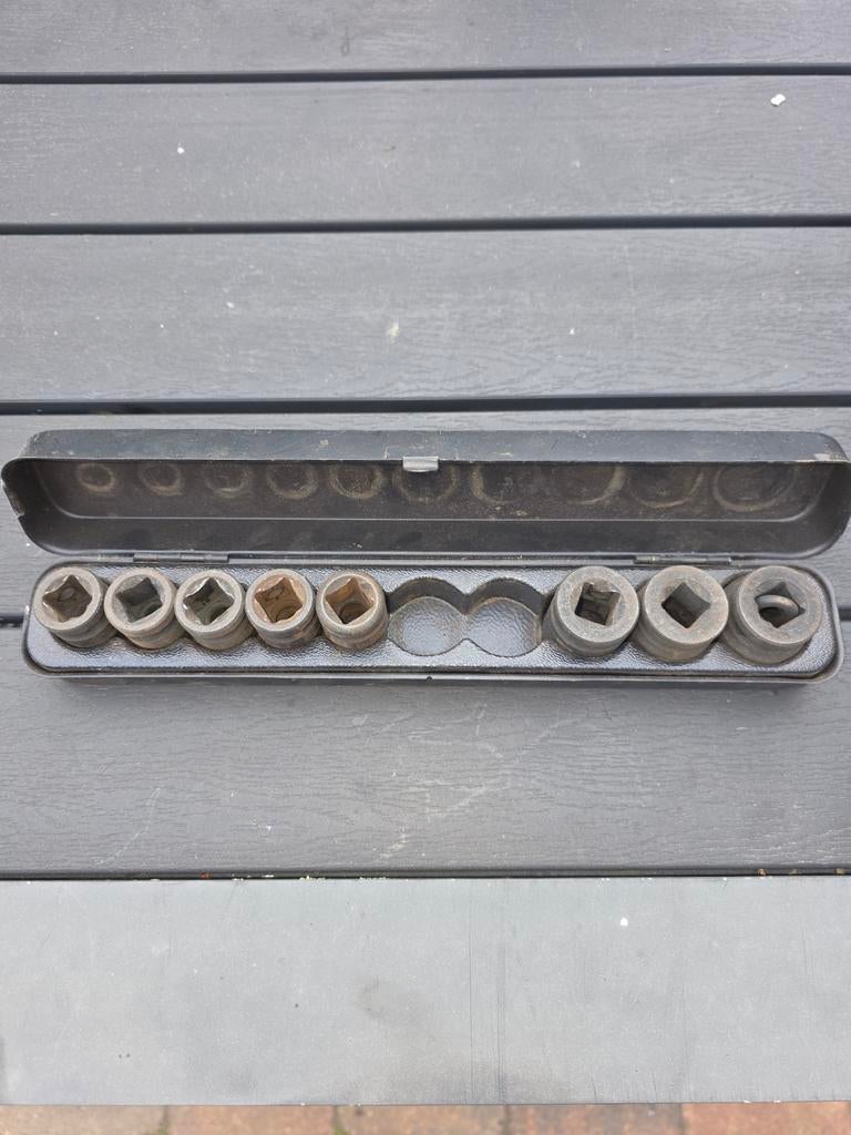 Hitachi krachtdoppen set, Ophalen