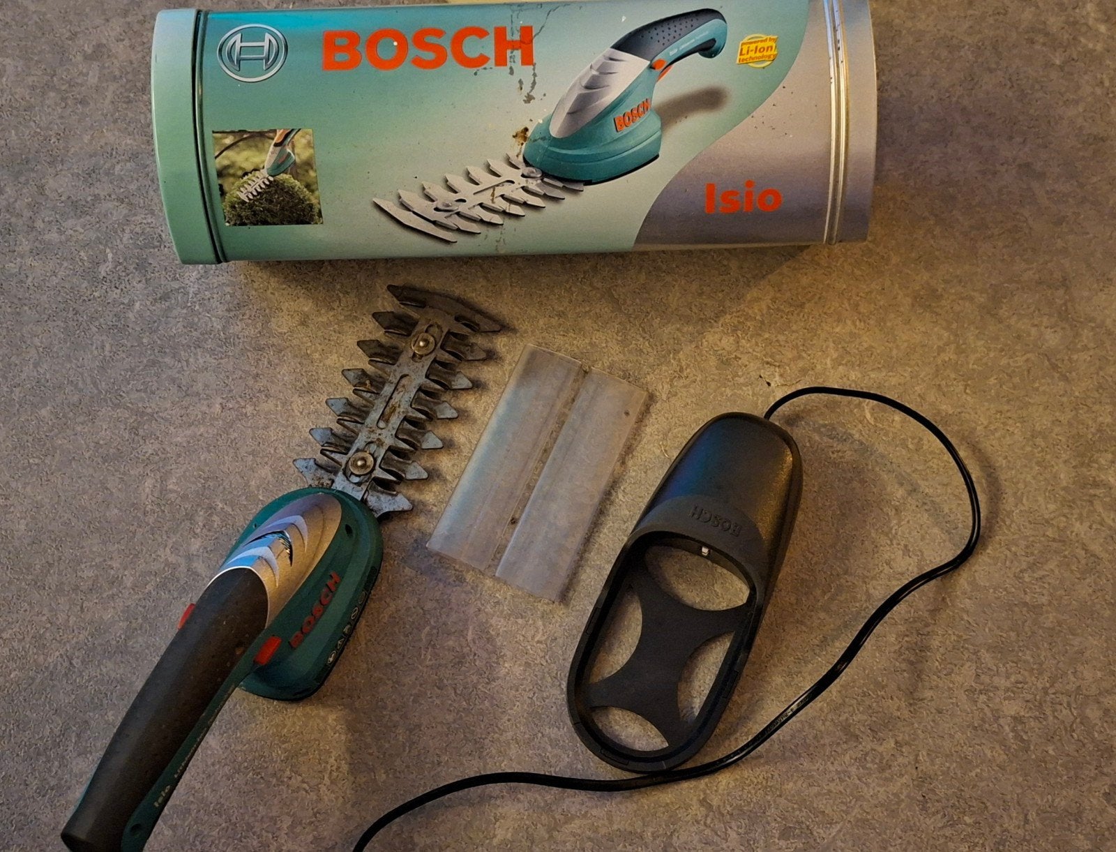 Bosch Isio Accu Graskantenschaar / Struikschaar, Tuin en Terras, Heggenscharen, Ophalen of Verzenden, Gebruikt, Accu, Bosch