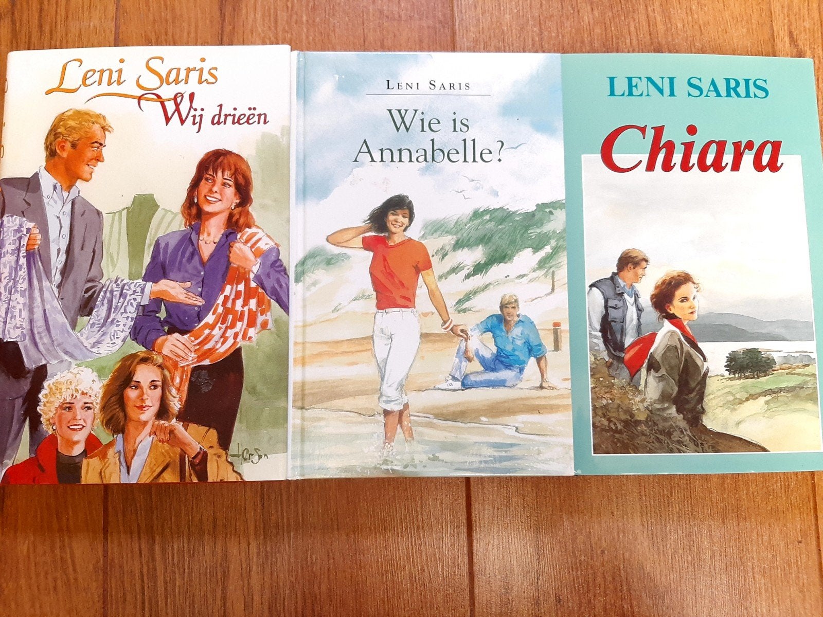 Leni Saris boeken: Wie is Annabelle?, Wij drieën, Chiara, Ophalen of Verzenden, Gelezen, Leni Saris, Nederland