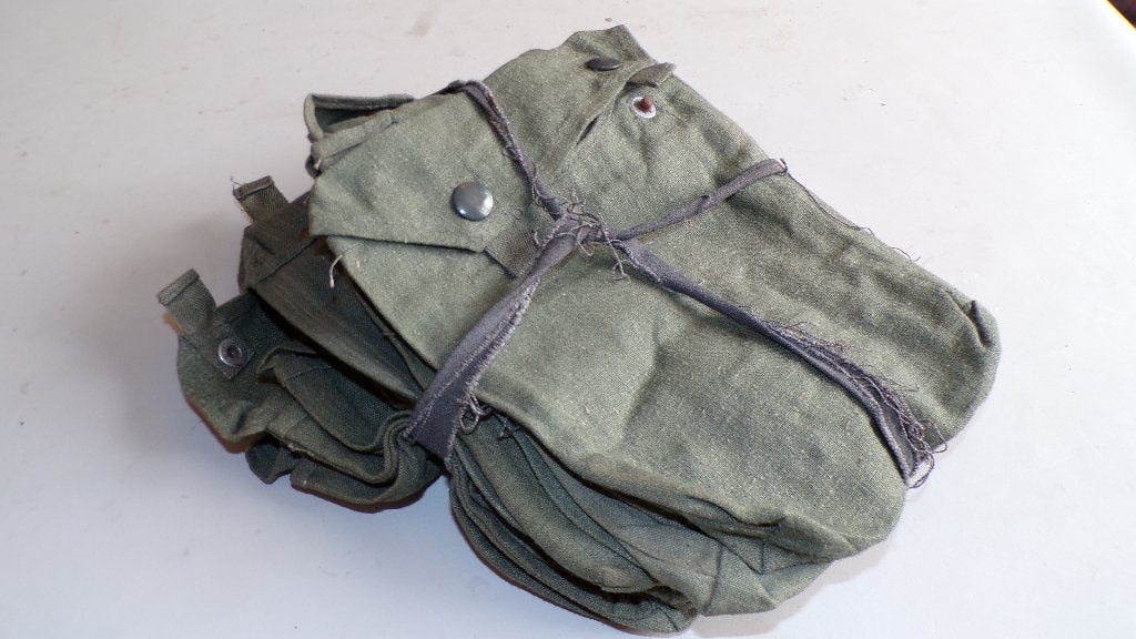 Orig WO2 Duitse gascape tasjes - Ongebruikt / Depotvondst, Verzamelen, Verzenden, Landmacht, Duitsland, Kleding of Schoenen