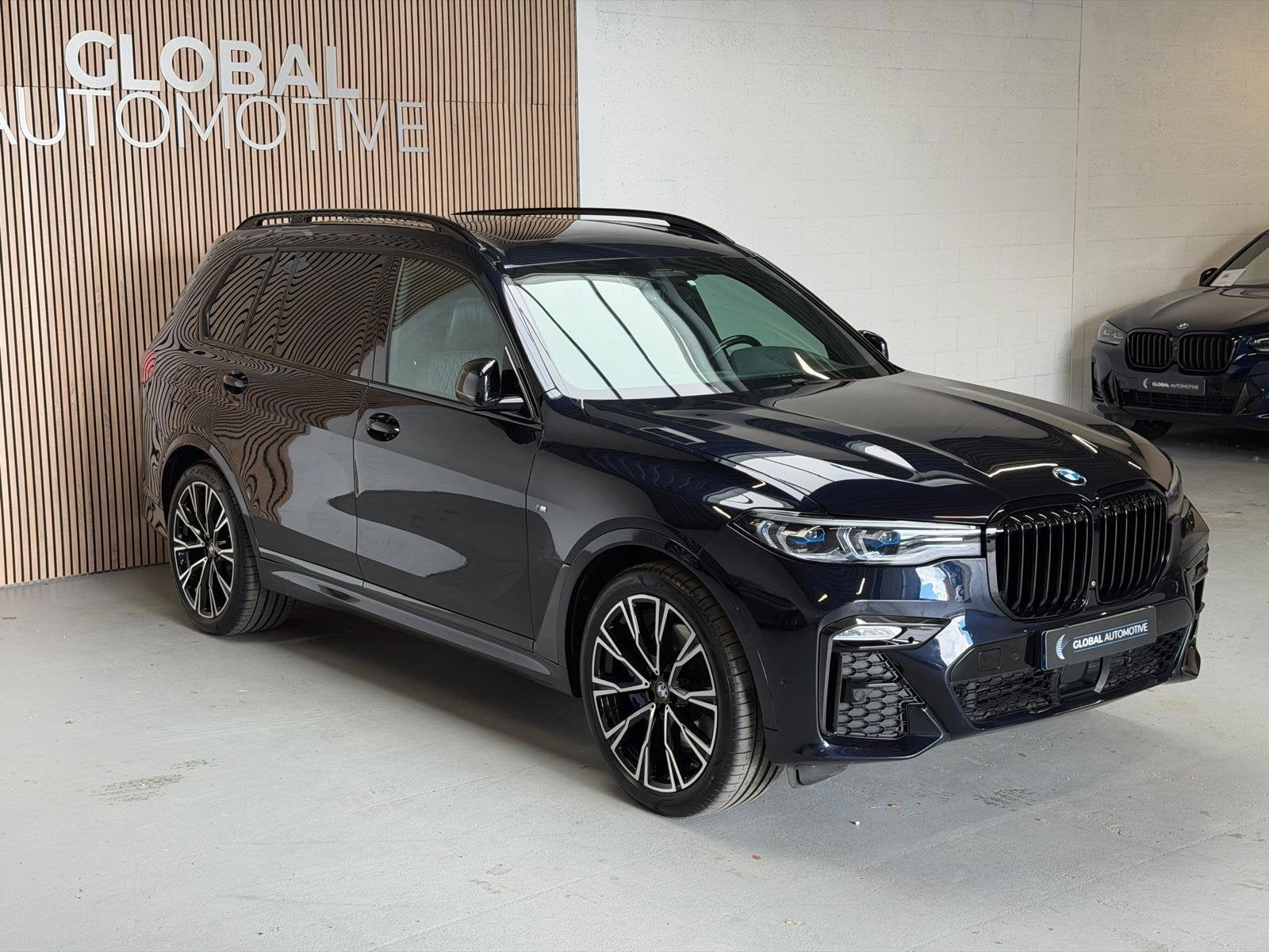 BMW X7 XDrive40i High Executive - M SPORT - SKYLOUNGE - LASE, Auto's, Automaat, Gebruikt, Zwart, 7 stoelen