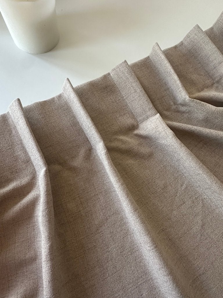 Gordijnen (5 stuks) 'Lush biscuit' van Veneta. NIEUW, Ophalen of Verzenden, Nieuw, Beige, Gordijn