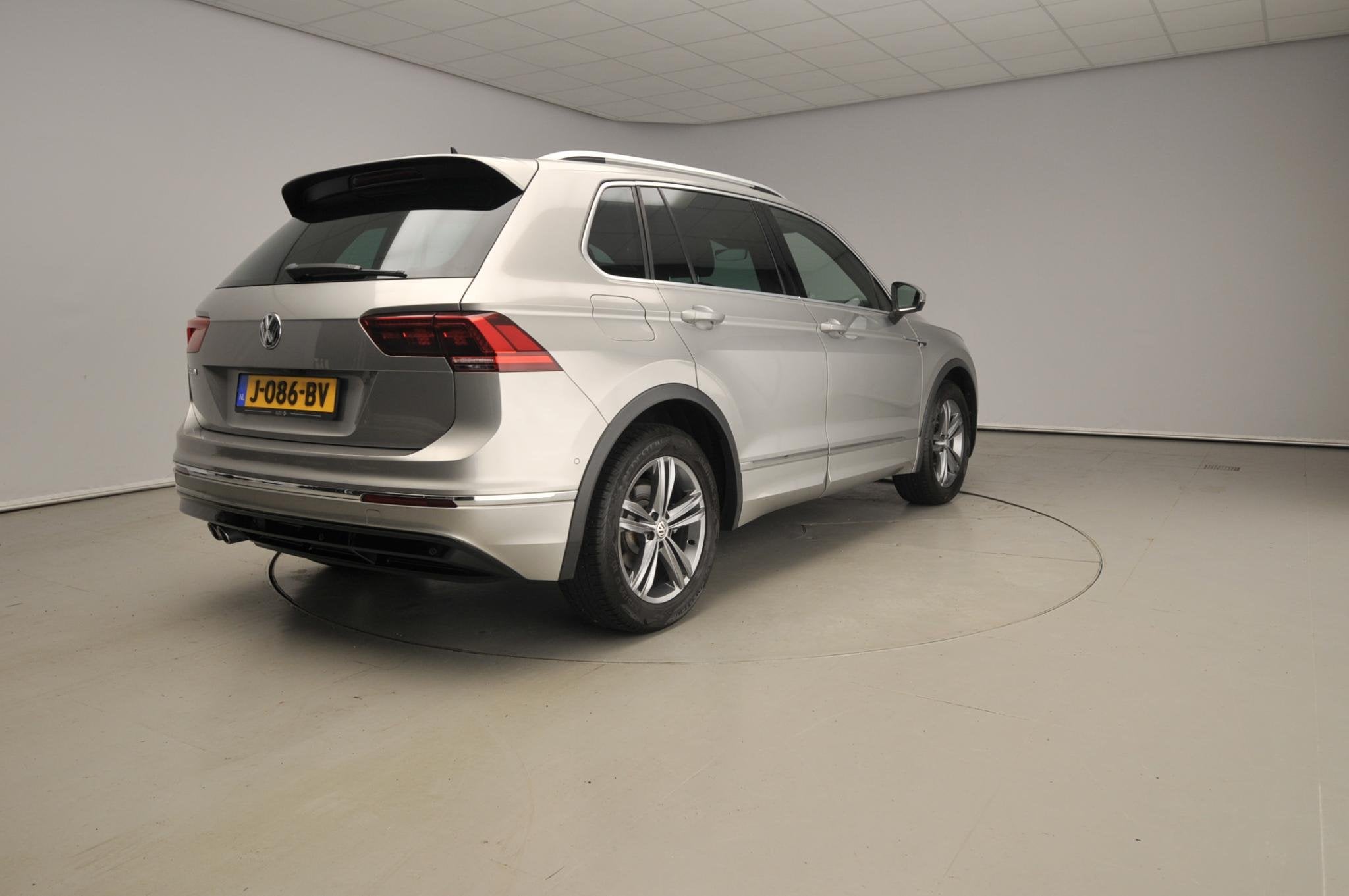 Volkswagen Tiguan 1.5 TSI Comfortline Business R-Line | Came, Voorwielaandrijving, Stof, 4 cilinders, Origineel Nederlands