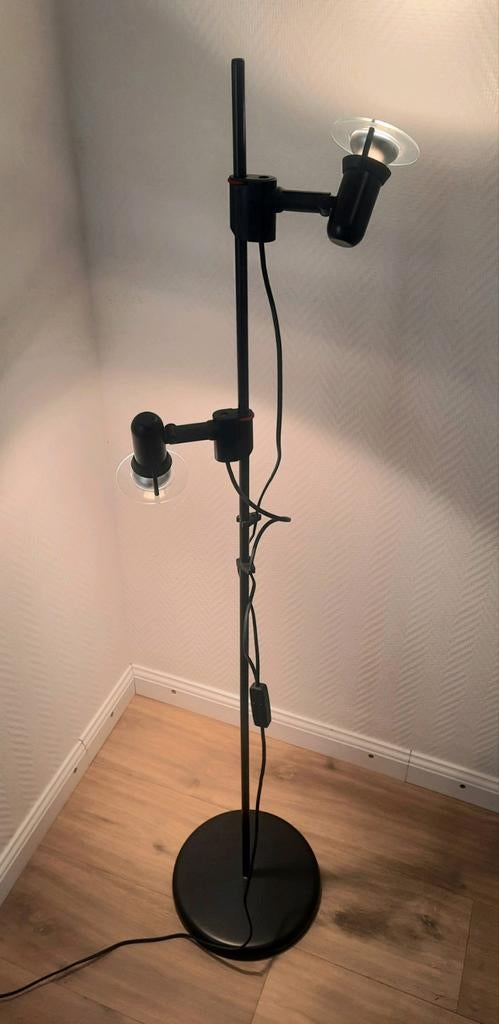 Massive vloerlamp met twee spots,lees de beschrijving, Ophalen of Verzenden, Zo goed als nieuw, Metaal, 150 tot 200 cm