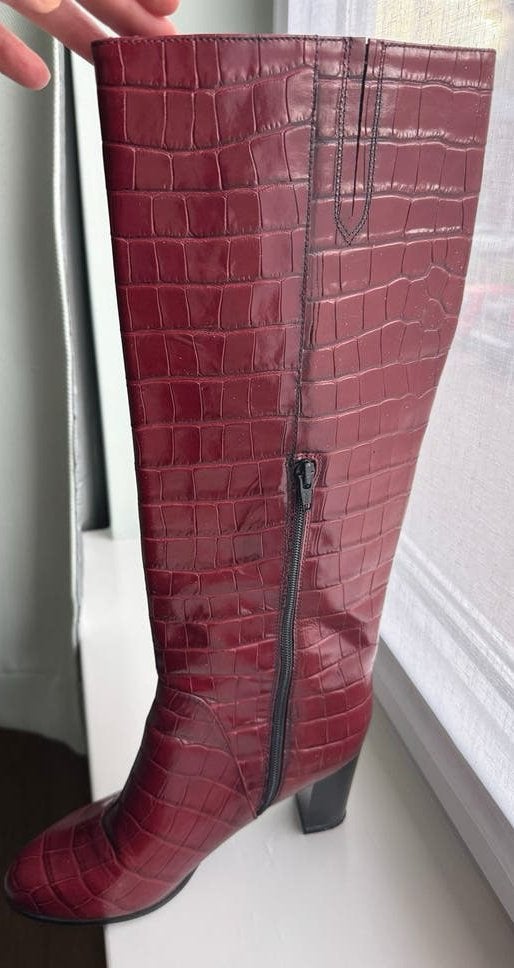 Bordeauxrode leren laarzen van Sasha met krokodillenprint, Kleding | Dames, Schoenen, Ophalen, Zo goed als nieuw, Rood, Hoge laarzen