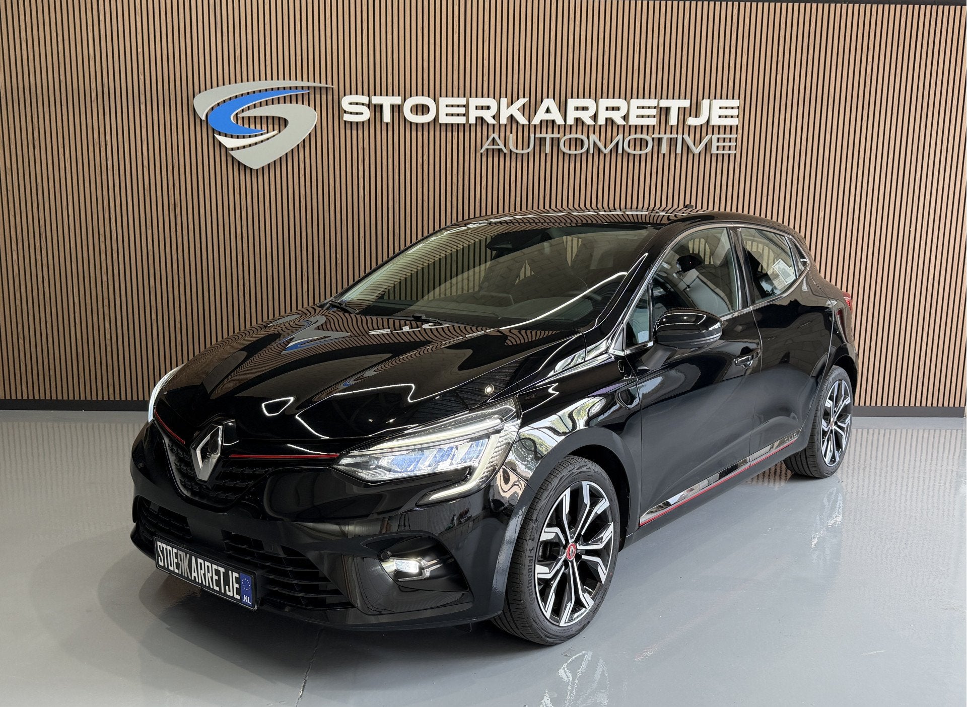 Renault Clio 1.0 TCe 100 pk Intens | Groot Navi | 360 | Stoe, Auto's, Renault, Voorwielaandrijving, 101 pk, Gebruikt, Zwart