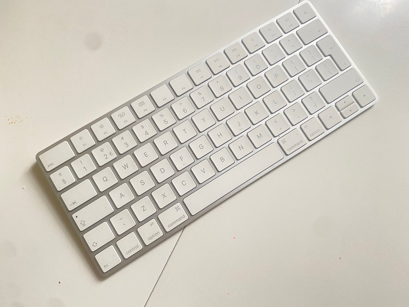 Apple Magic Keyboard A1644 - Draadloos QWERTY Toetsenbord, Computers en Software, Toetsenborden, Zo goed als nieuw, Qwerty, Draadloos